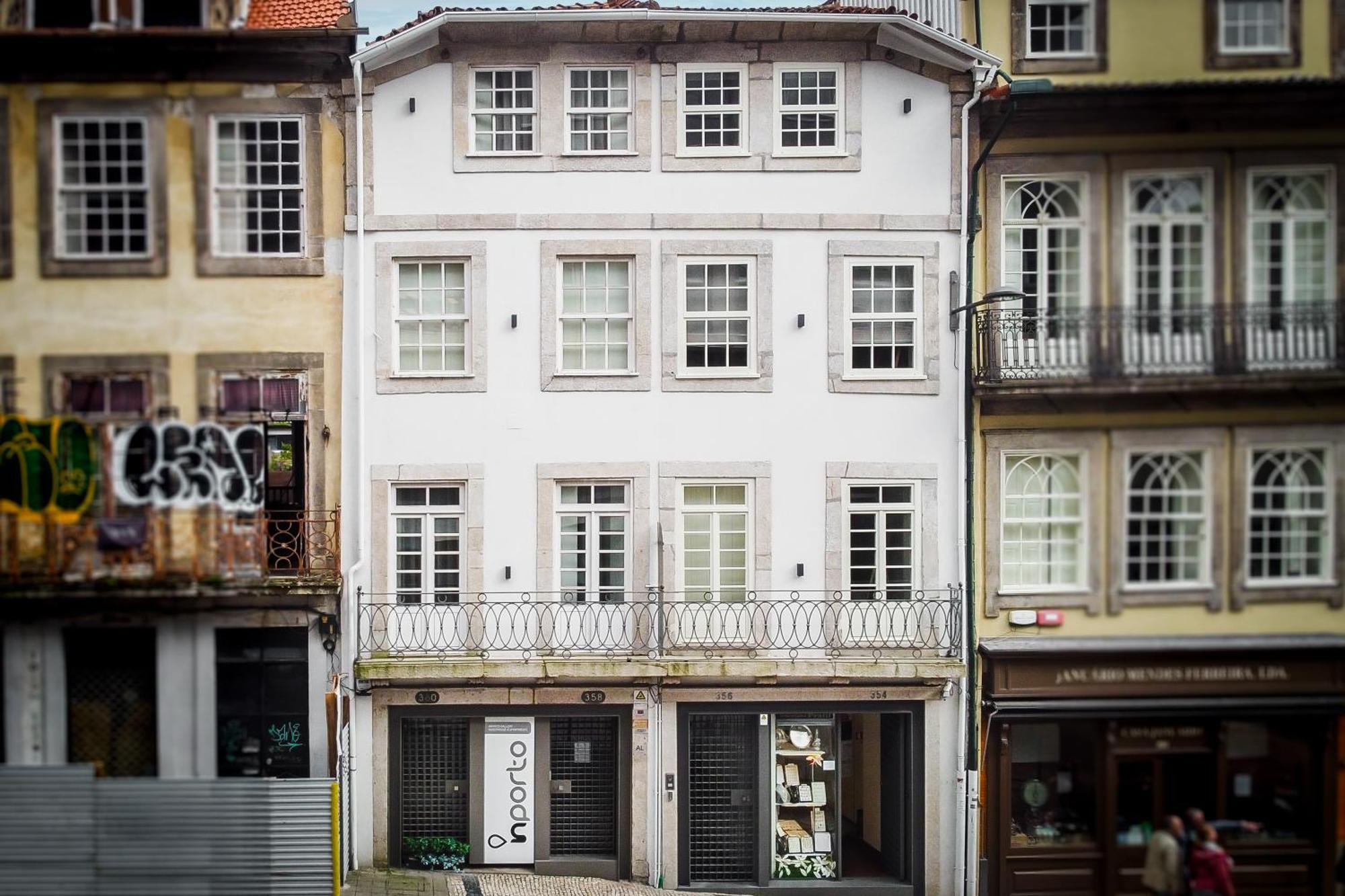 In Porto Gallery Guesthouse ภายนอก รูปภาพ